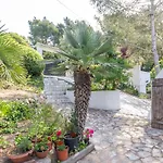 Belvilla By Oyo Villa Cadi